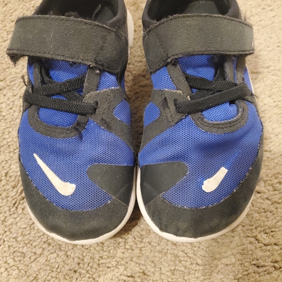 Nike Kids Shoes - Picture 3 of 3